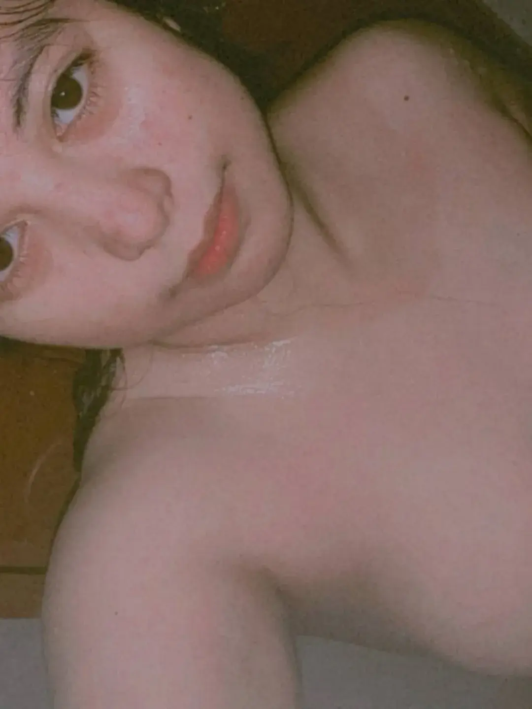 luv_lyzaaaa2026_04_01_19_48_00305dc2da-08cd-47c6-a8c7-6e4dbfc9dd72.webp