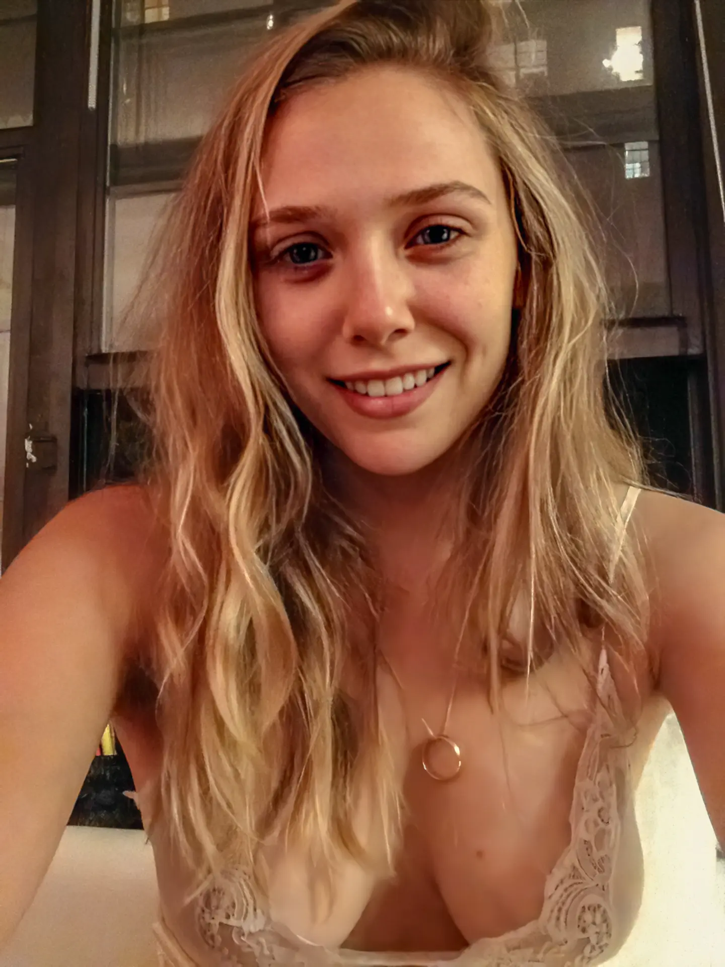 (CELEB) Elizabeth Olsen PICS & CLIPS | REKTA