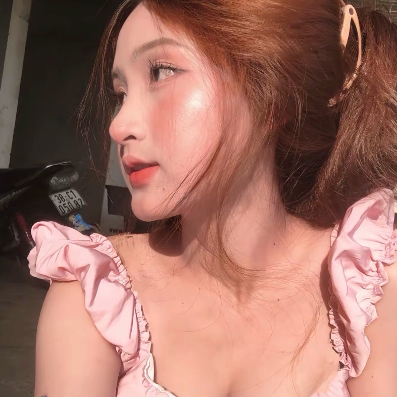 Có thể là hình ảnh về một hoặc nhiều người