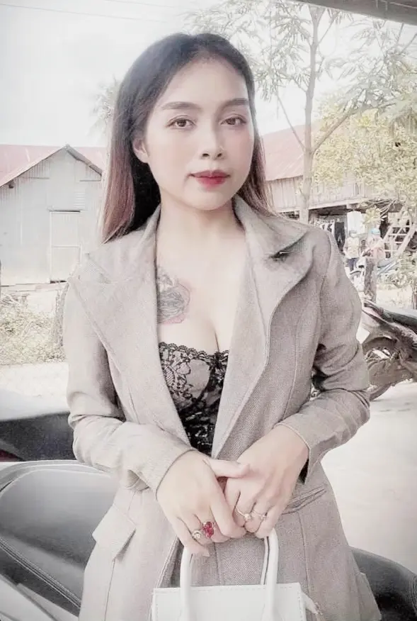Joyce I | Nahalukay Galing Sa Baul