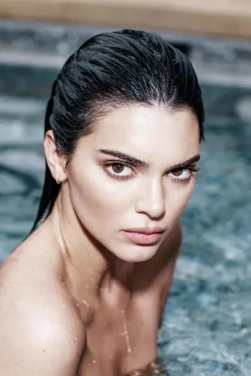 Kendall-Jenner-Nude-Beach-Photoshoot-For-Magazine-Leaked-3-360x540.webp
