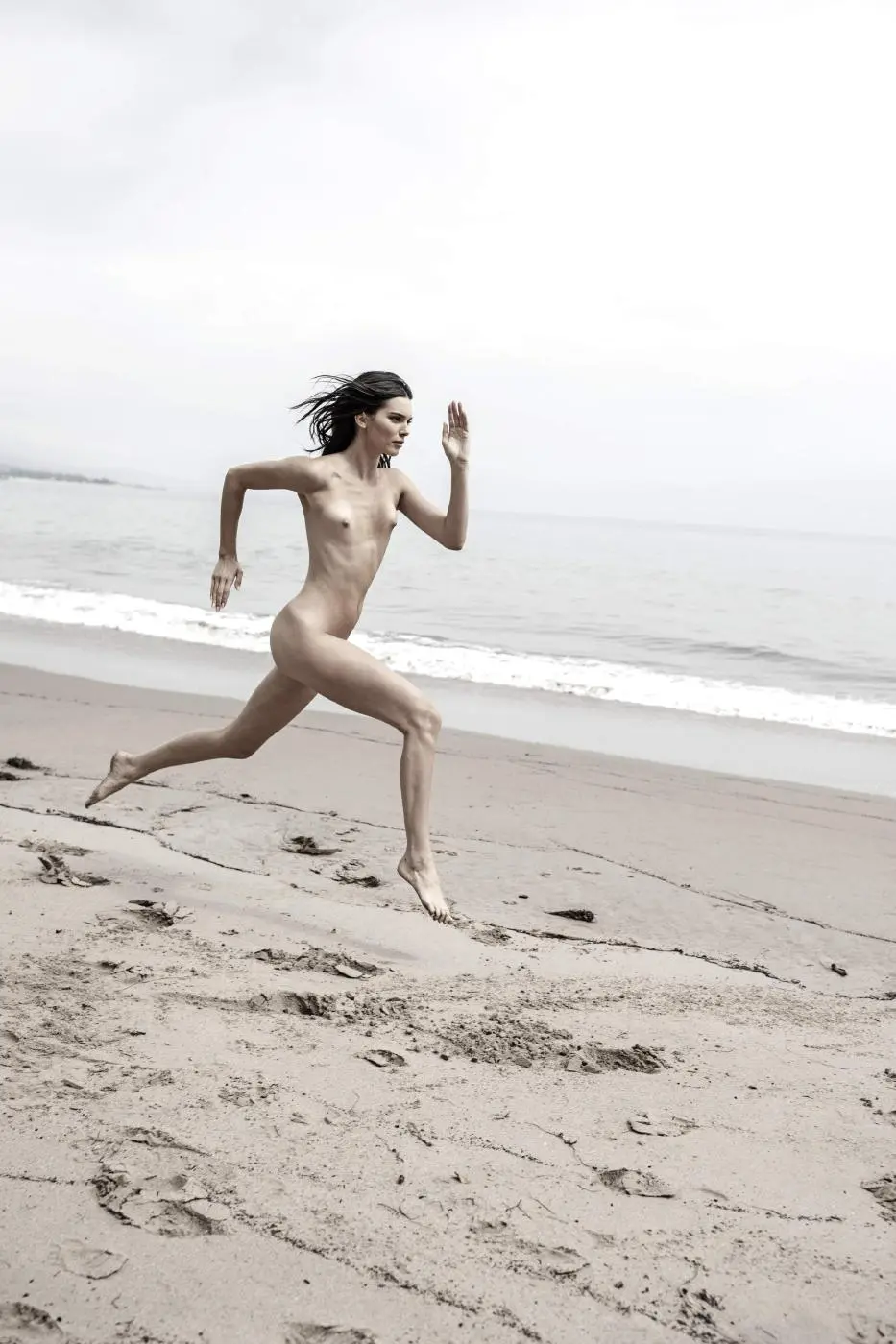 Kendall-Jenner-Nude-Beach-Photoshoot-For-Magazine-Leaked-12.webp