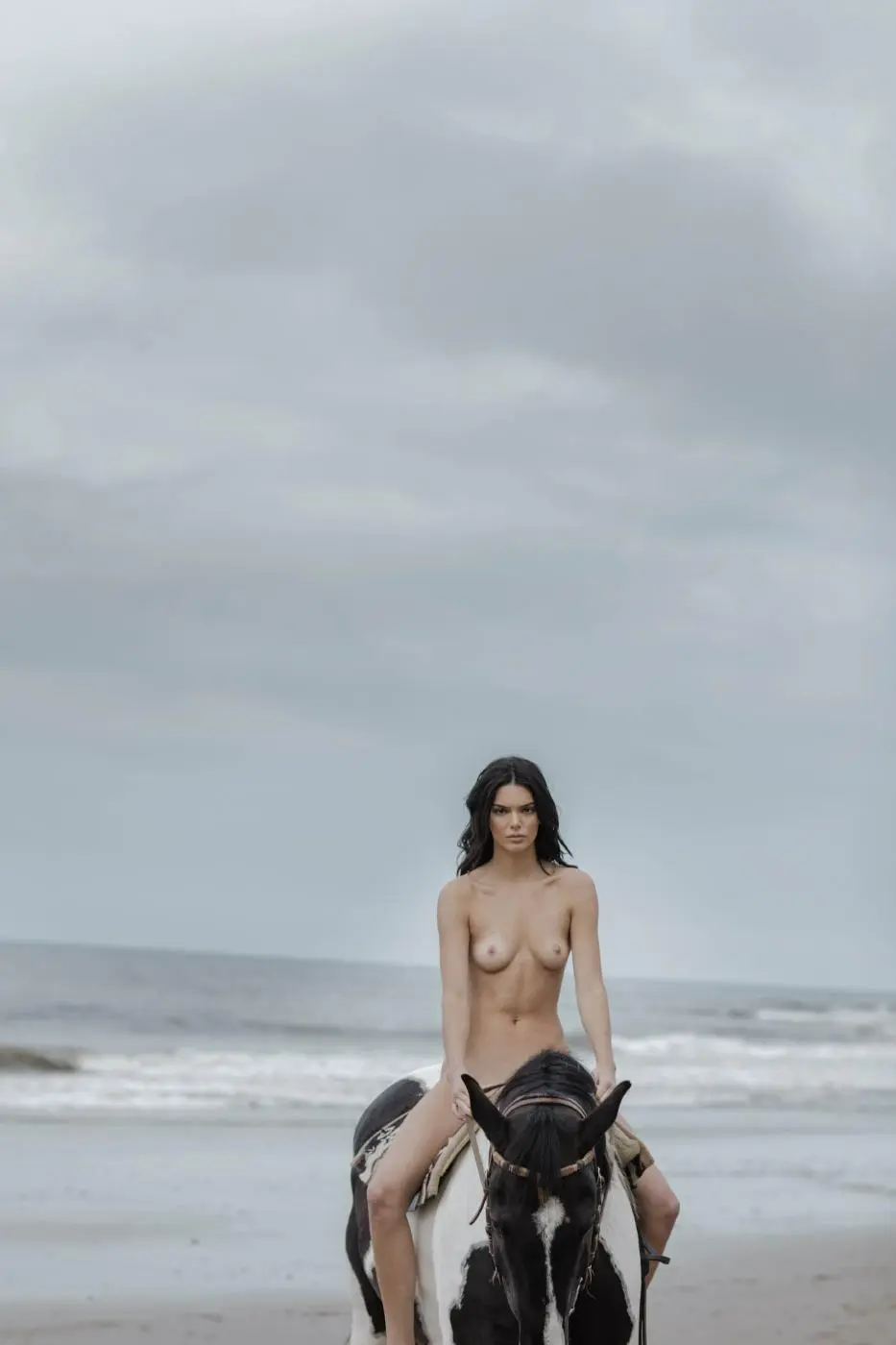 Kendall-Jenner-Nude-Beach-Photoshoot-For-Magazine-Leaked-9.webp