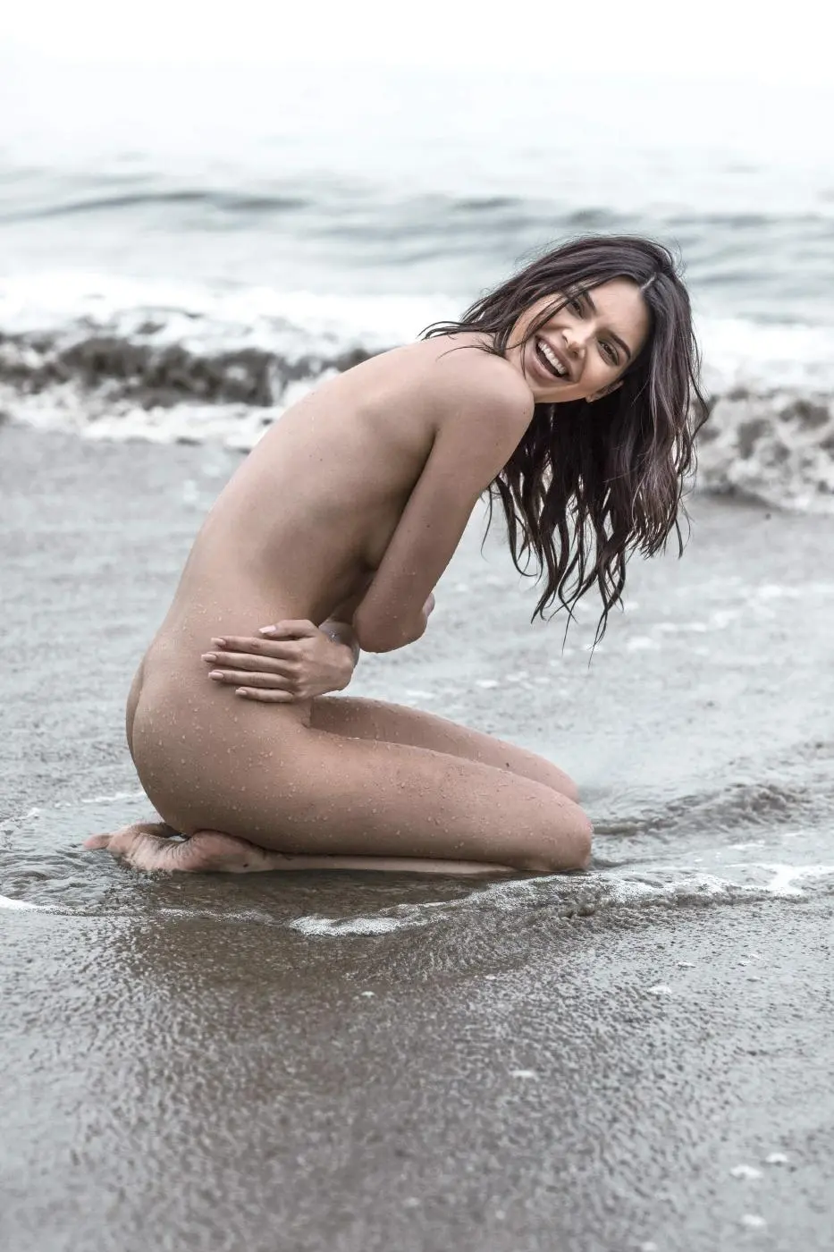 Kendall-Jenner-Nude-Beach-Photoshoot-For-Magazine-Leaked-5.webp