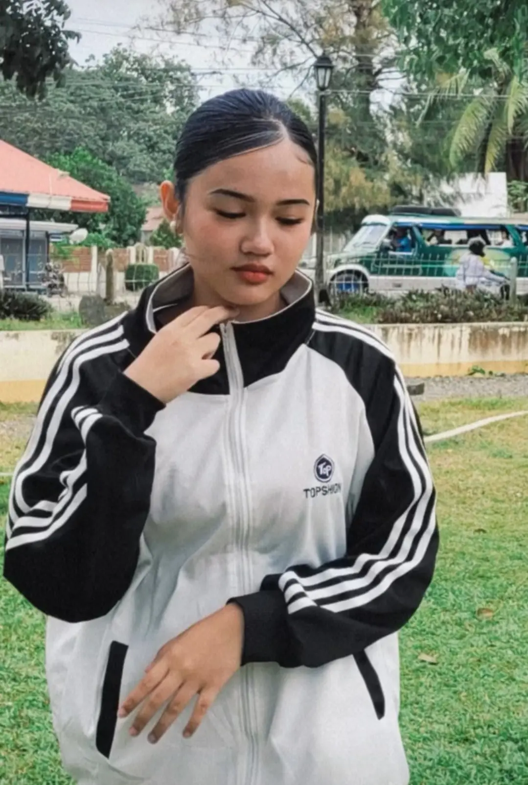 Pretty chinita na may ka look a like na viral