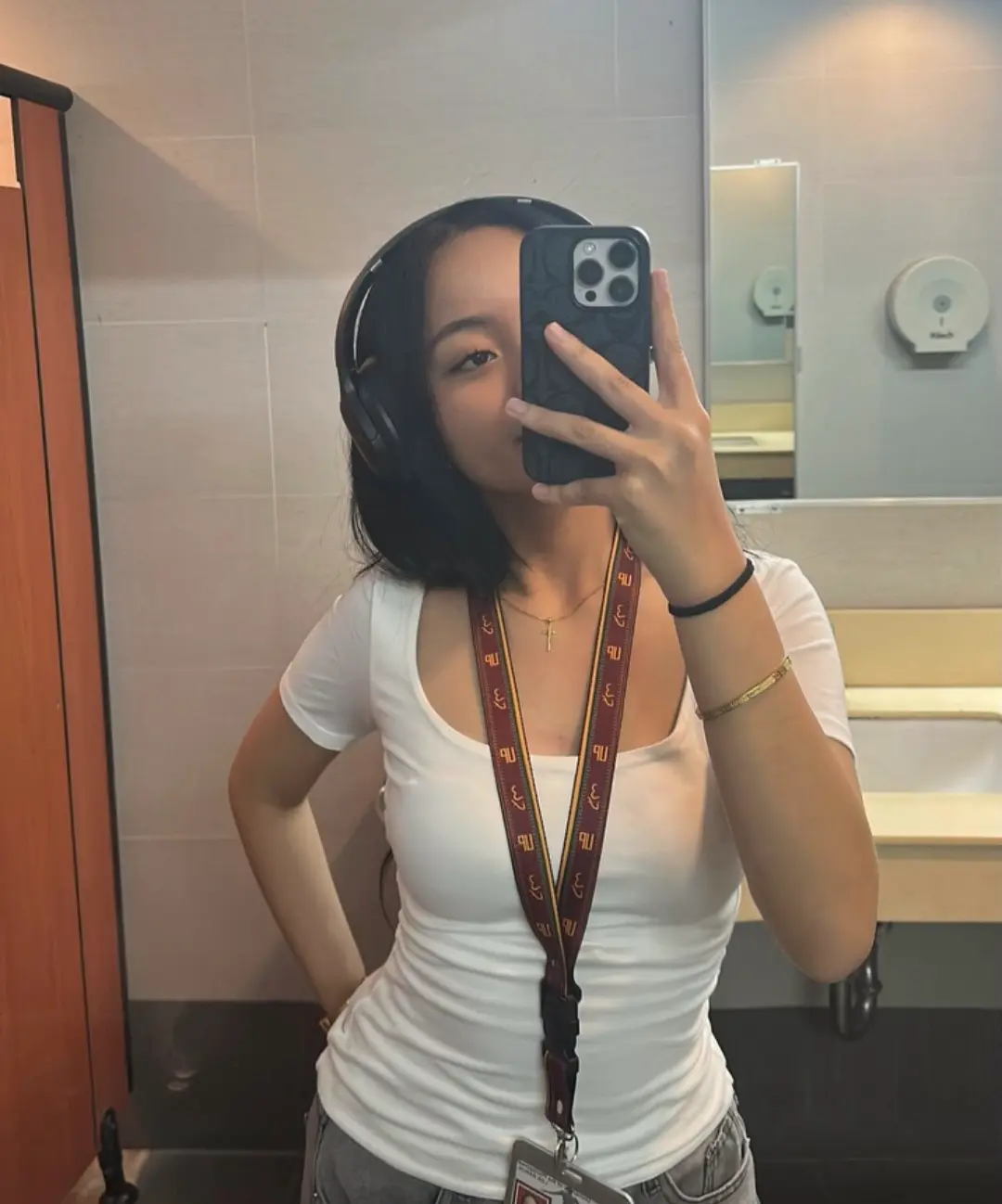 Iska finds #5 (sa kaka-thirst trap, uhaw na uhaw mga tao sa katawan niya)