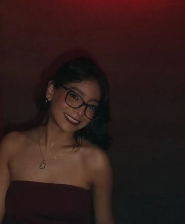 Nerdy na may perfect body solid to