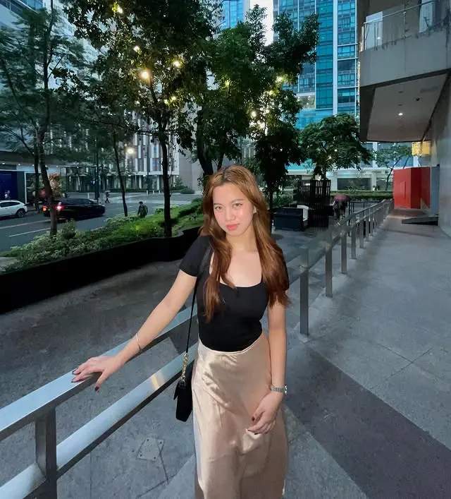 May magandang dalaga nanaman sa ig ko