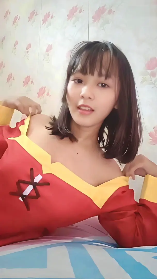 Pinakita ni cutie cosplayer ang bagong costume [rekta]