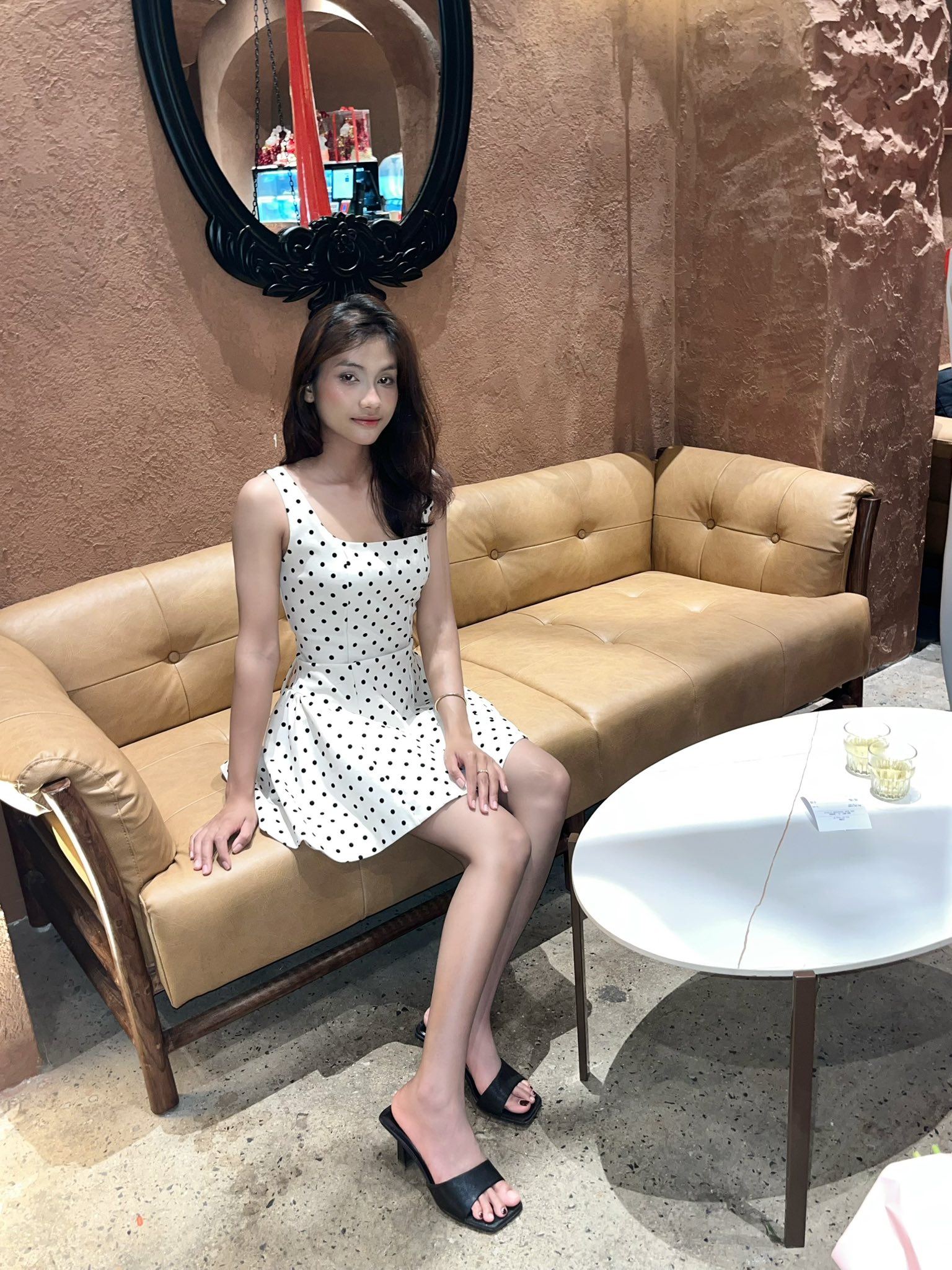 Có thể là hình ảnh về đồ ngủ và váy ngủ