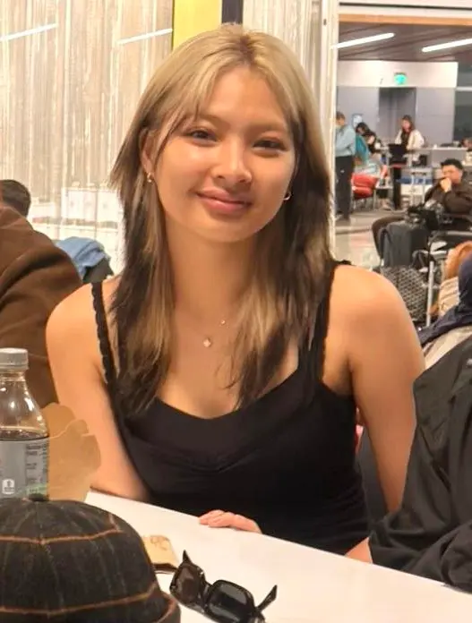 B1N1 C0L3T underboob
