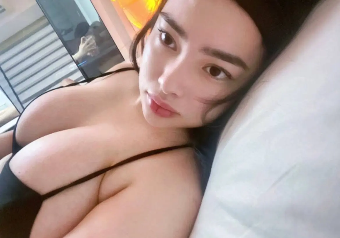 Allysa solid megaladon