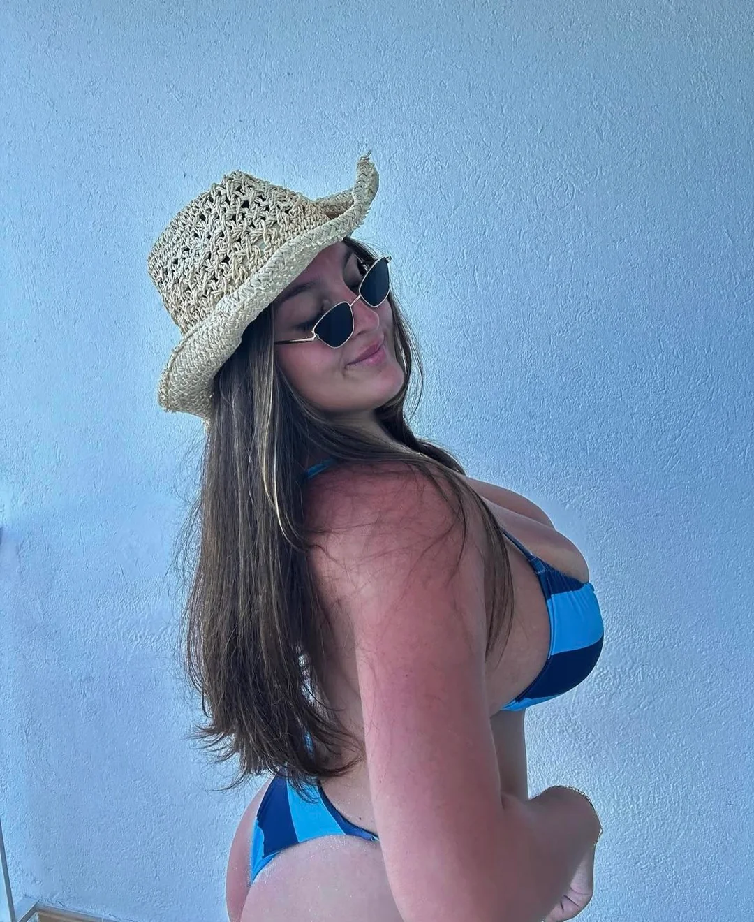massive-tits-v0-70j28at34vog1.webp