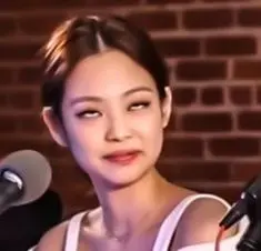 JENNIE MEME 2.webp