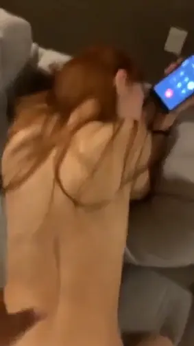 Tinitira sa likod habang kausap yung boyfriend niya (REKTA) (Cheating)