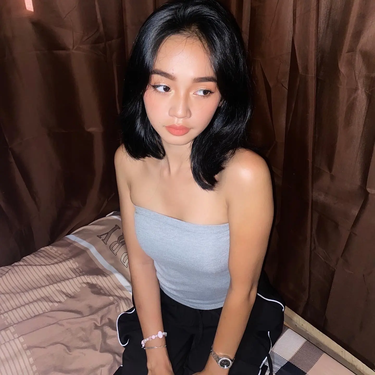 Sh@ne Gup0 manyakin nyo na. Basta petite at may bilugan na dyoga, sarap talaga