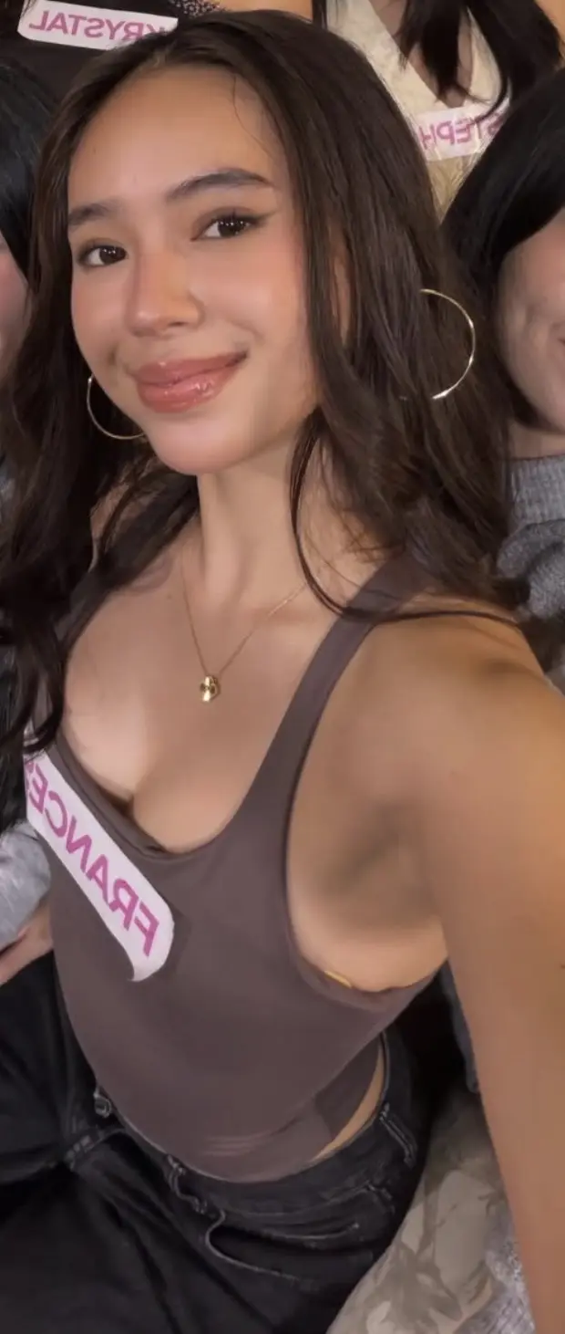 Pinakita na naman ni frances ang makinis niyang kilikili