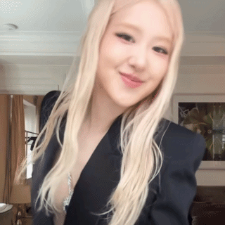 Kpop accidents (nipslip, panty-slip) Rosé - Jennie