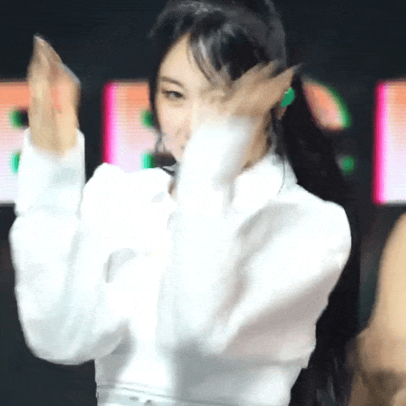 Kpop accidents (nipslip, panty-slip) Chae-yeon - Somi - Hwasa