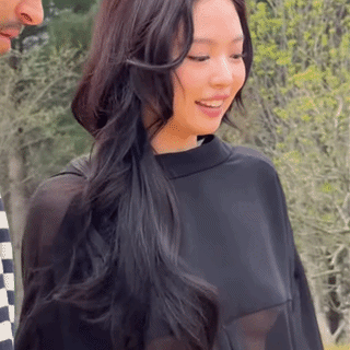 (Kpop) Jennie underboob - Nipple pad? (REKTA)