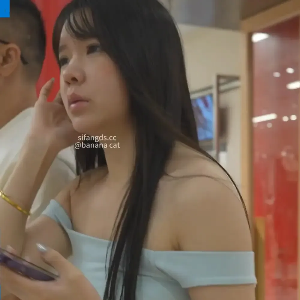 Chinita Upskirt No-panty (Download)