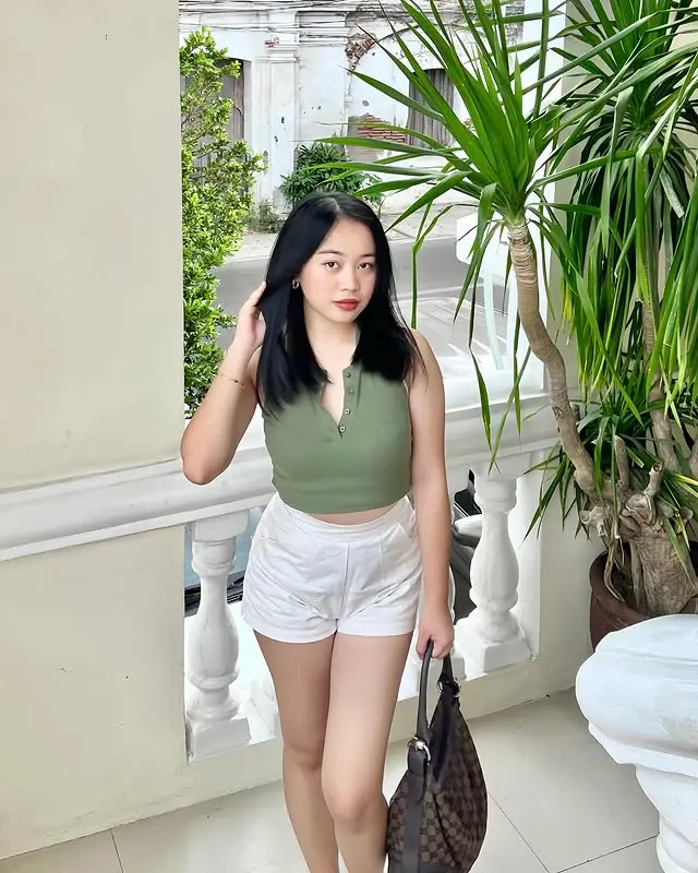 Walang Pinagbago si Mestiza So Fineshyt (Hubadera sa IG)
