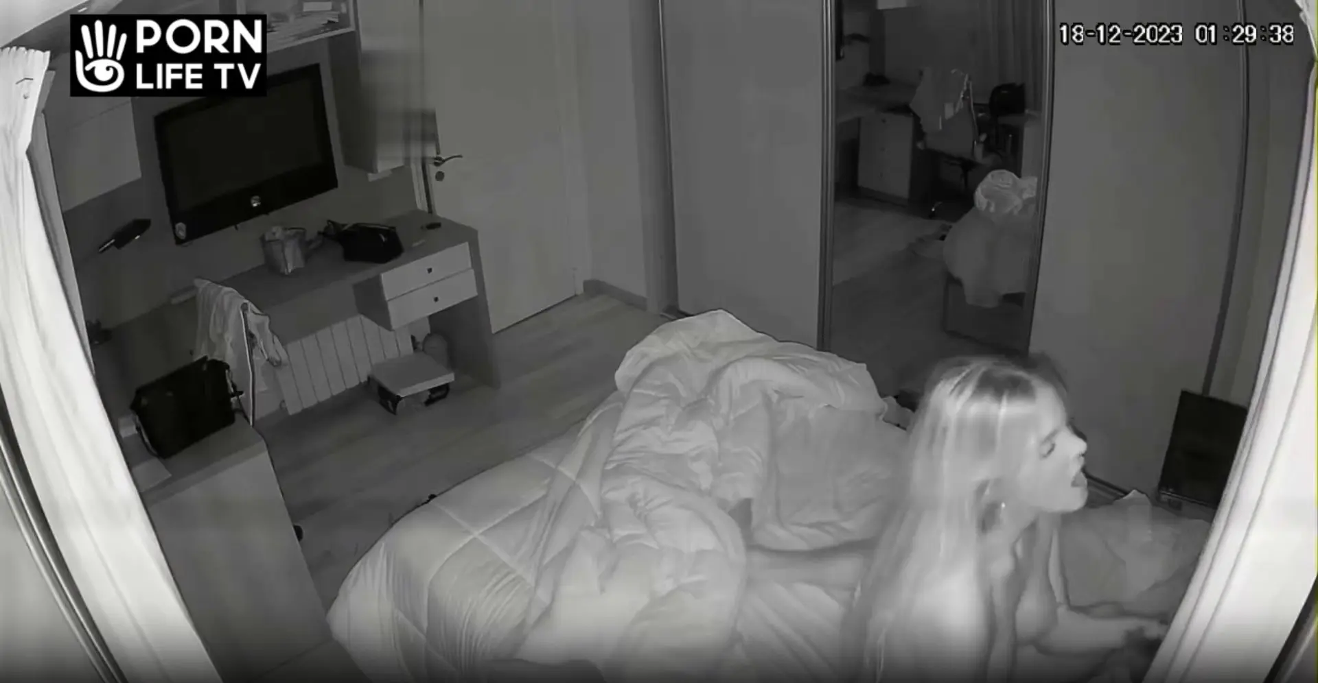 Hacked IP cam 9 - French Chix pt 1 (walang humpay na kantutan)