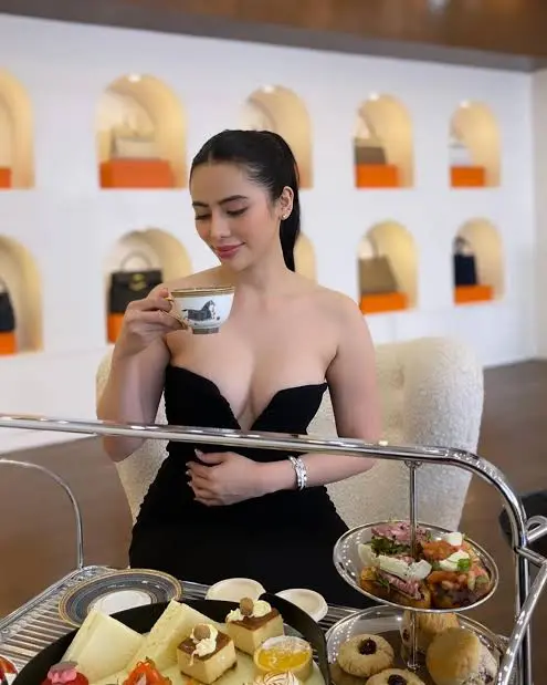 Debbie at ang kanyang nakaraan