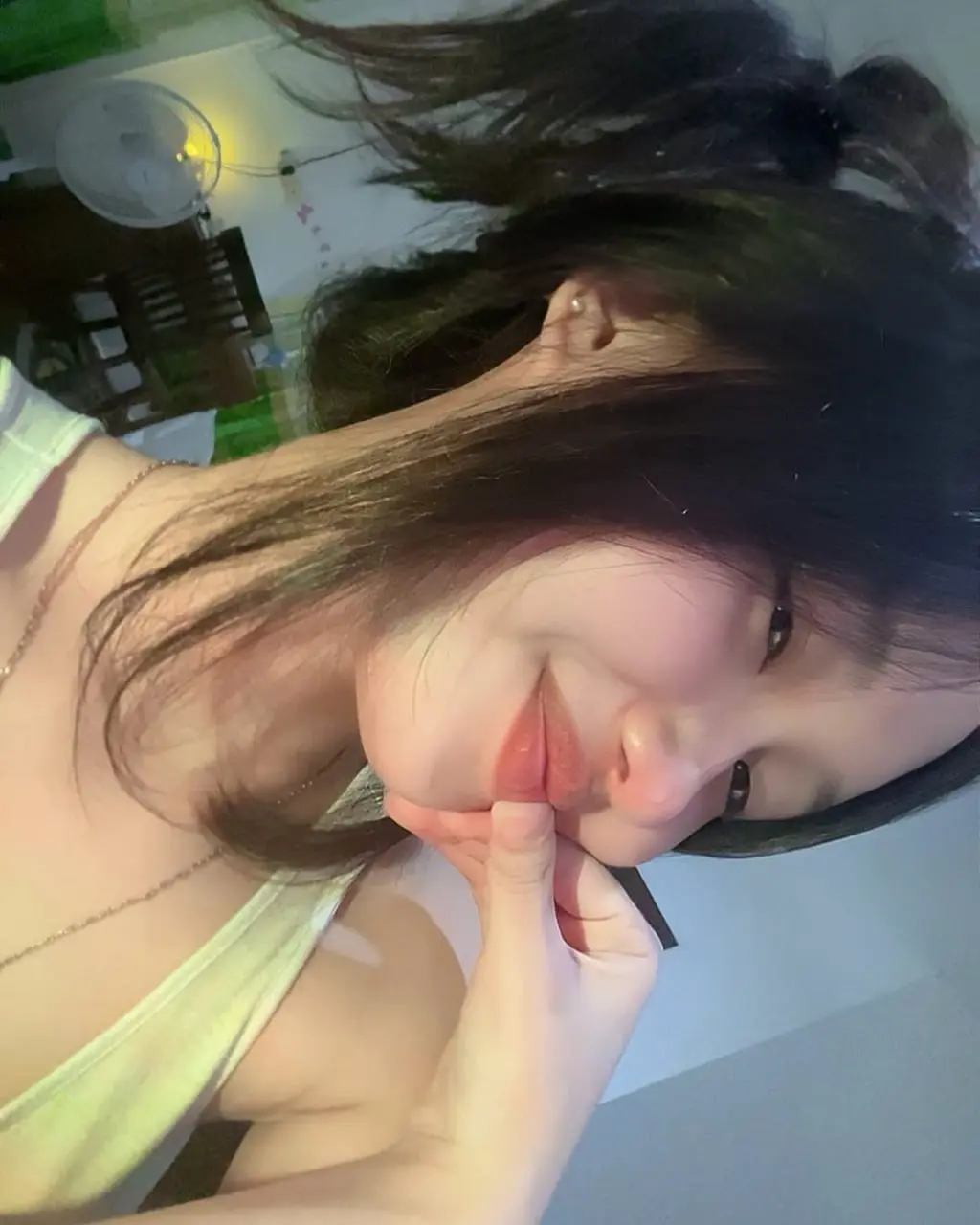 Cutie with malaki at mabilog na suso + pinkish pepe
