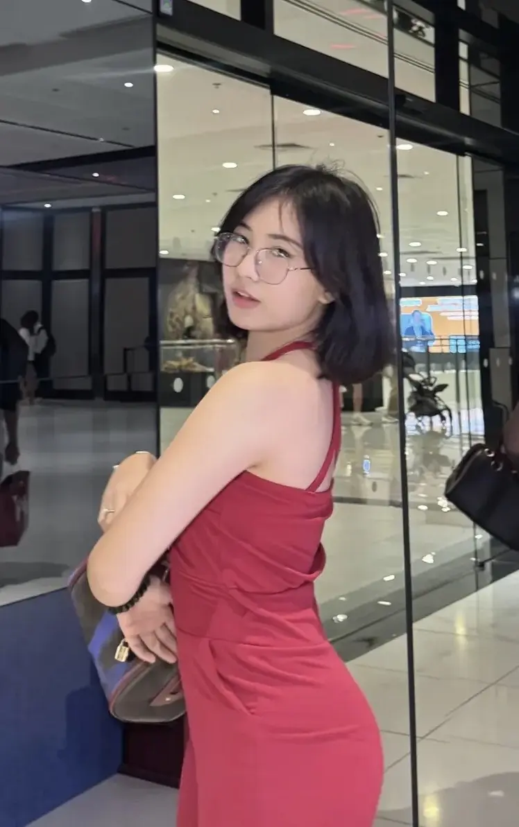Slim sexy red fit kase may activity mamaya si chinita ae