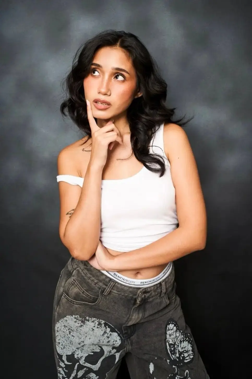 Bench body photoshoot Bicolana morena