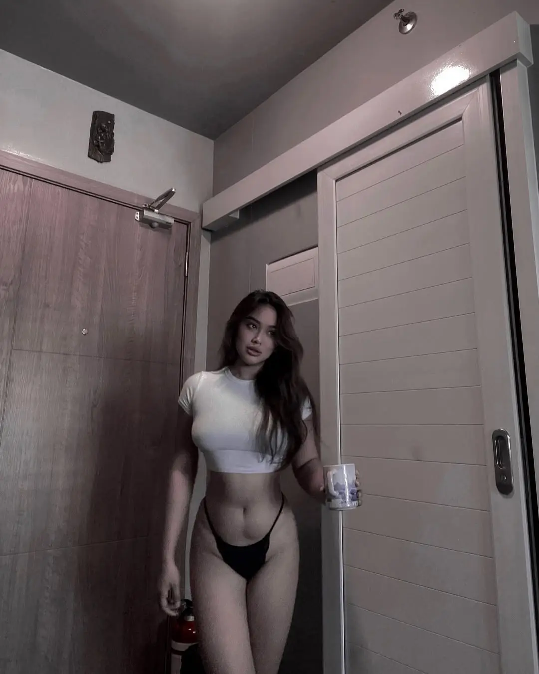 Jazmine-Abalo-sexy-bikini-shots-instagram-profile-model-asian-pinay-5.webp