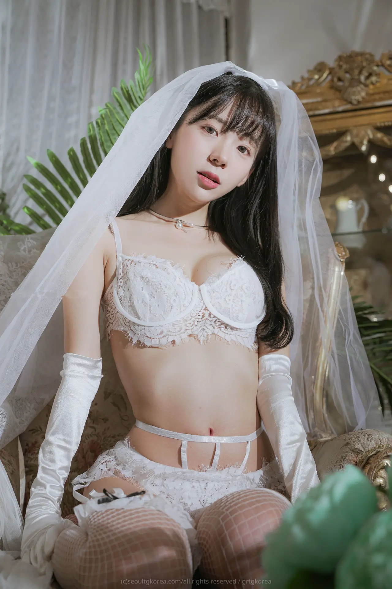Korean fineshyt na naka wedding dress.