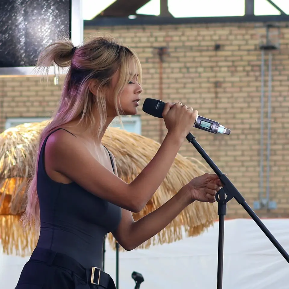 Ylona G baktong