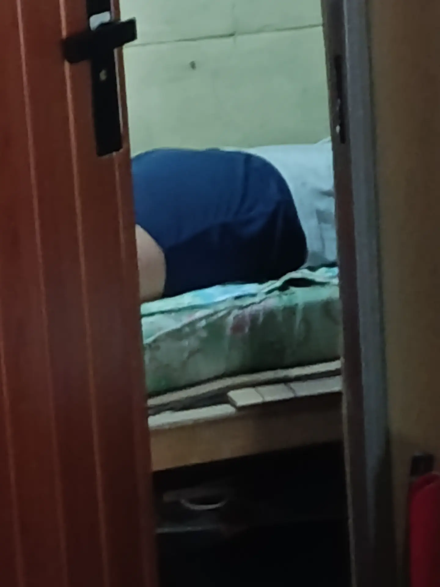 Pinsan b0$0 petite morena