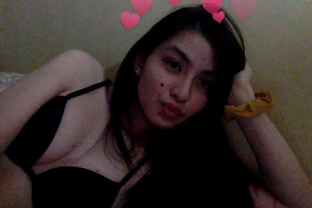 Callcenter newbie S_-_ie_@ let's herself be drilled by her Team Lead every after shift  _1ygR...webp