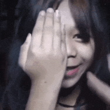 babae-umiiyak-pinoy-reaction.gif
