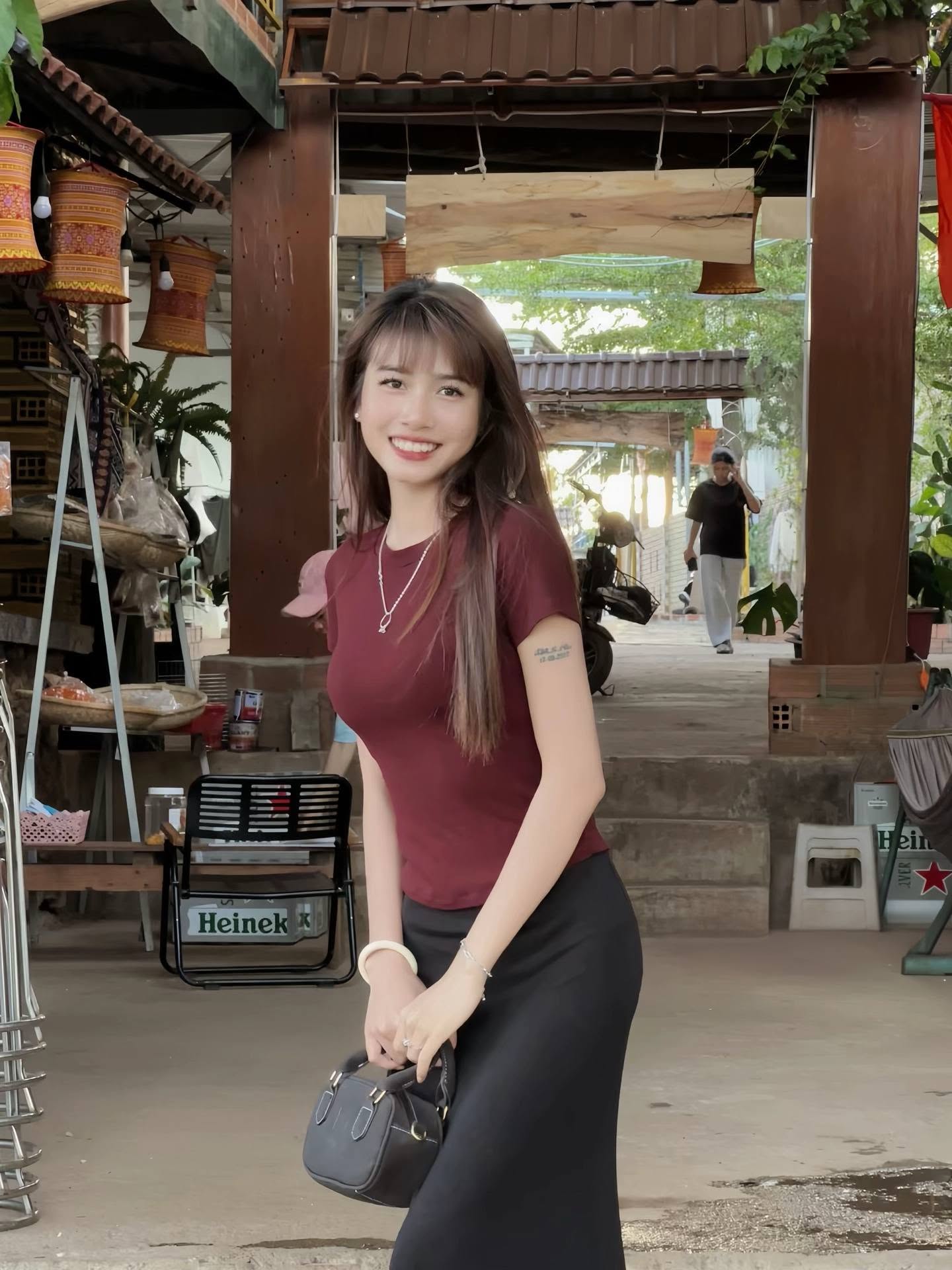 Có thể là hình ảnh về văn bản cho biết 'EK 이을 Heinek'
