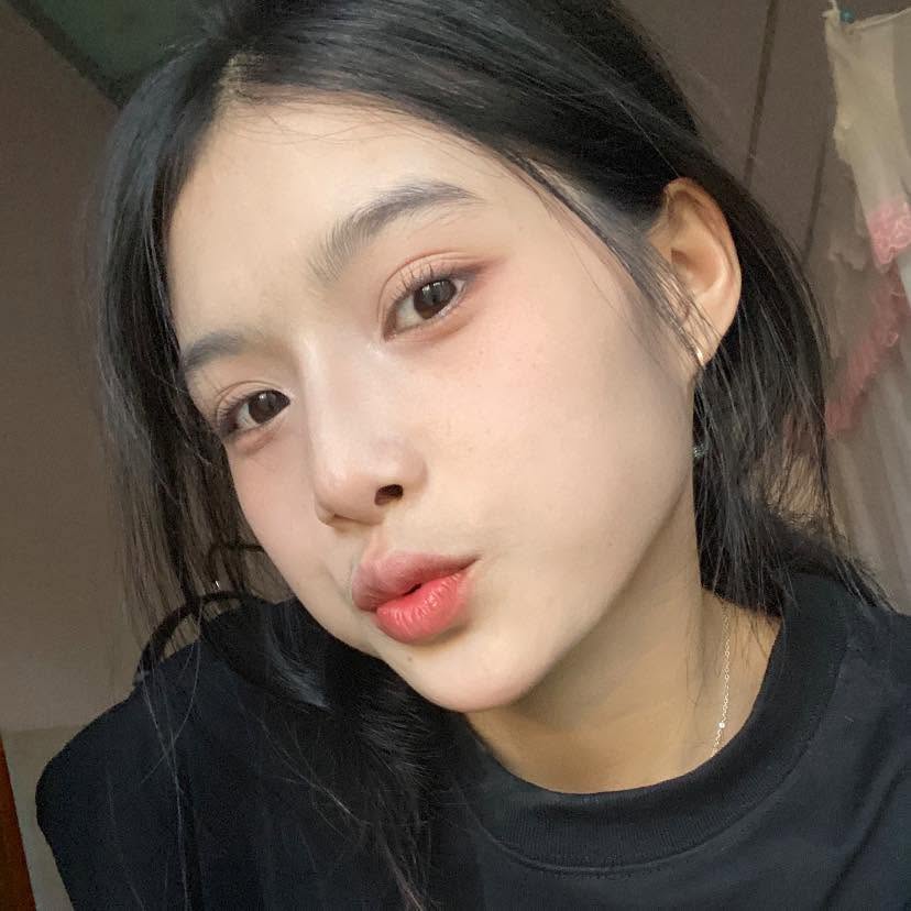 Có thể là hình ảnh về một hoặc nhiều người