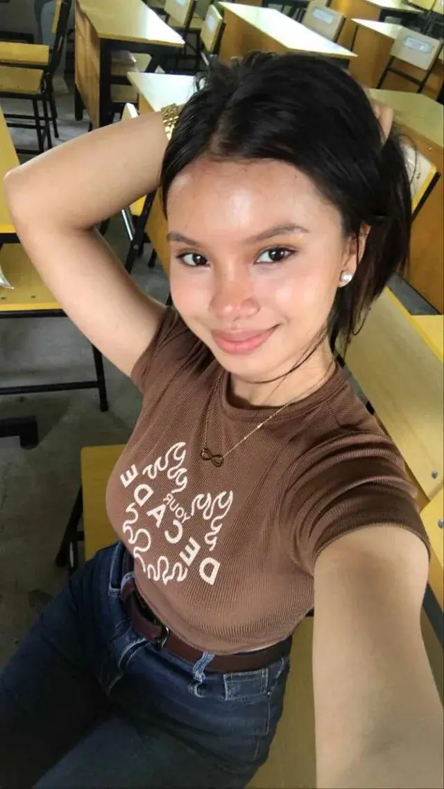 does-flashing-my-tits-gets-me-an-upvts-v0-2520n9gsfsah1.webp