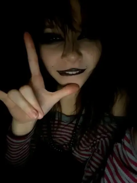 goth girl omegle game.webp