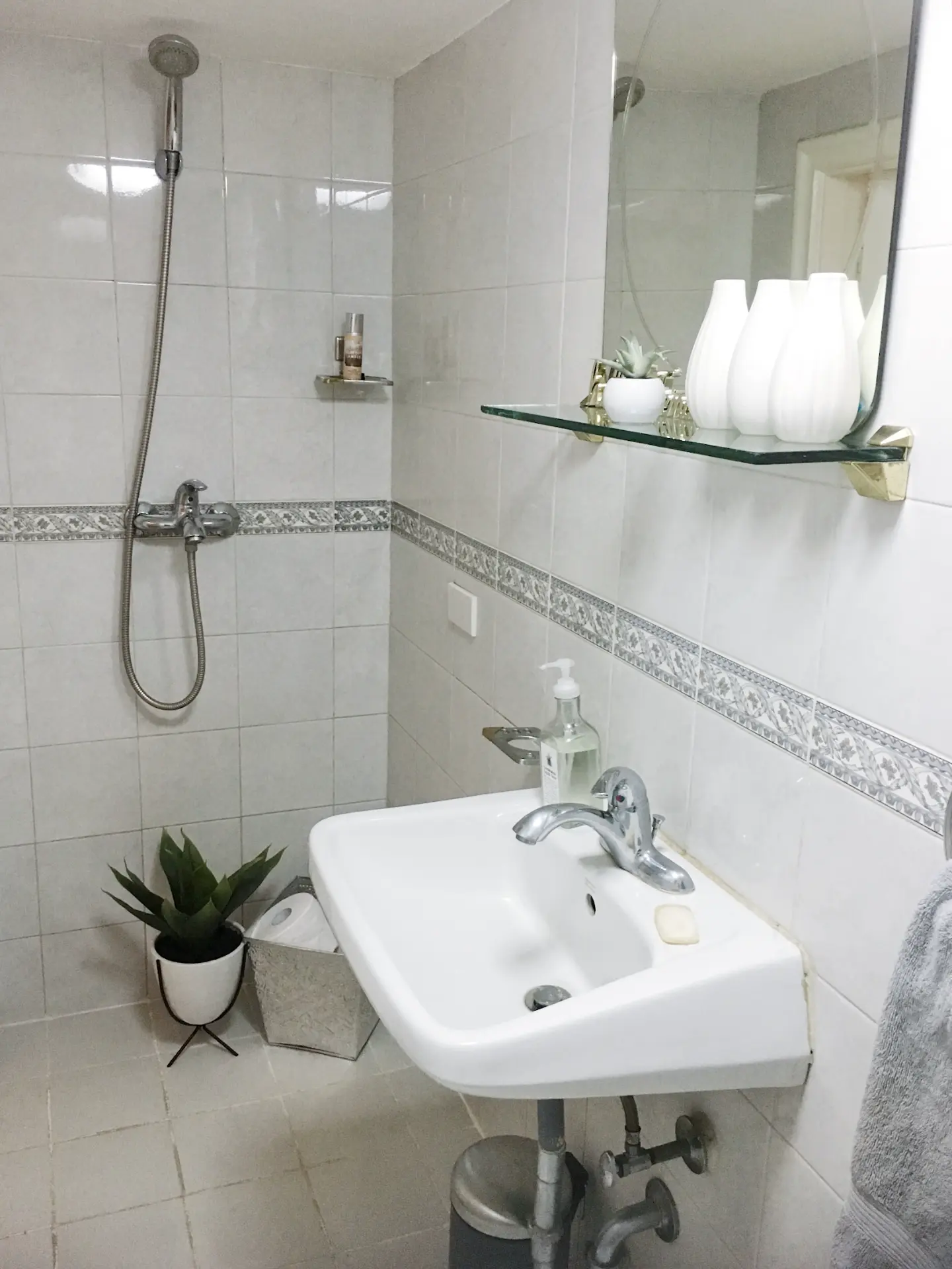 Bathroom-Makeover-10.webp