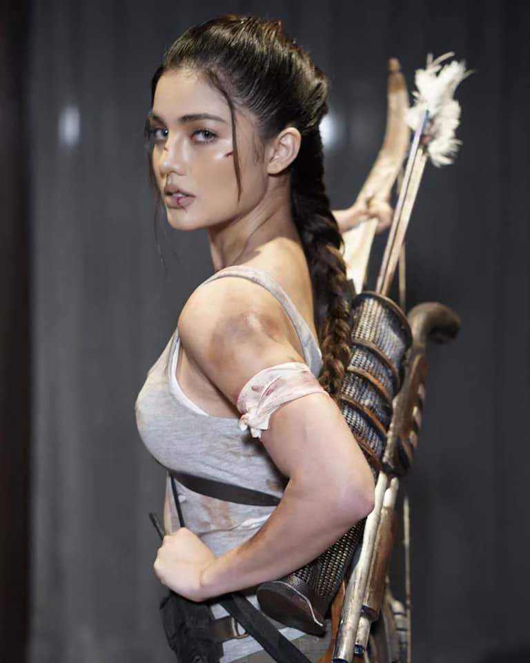 janedeleon-laracroft-starmagichalloween2019-1.webp
